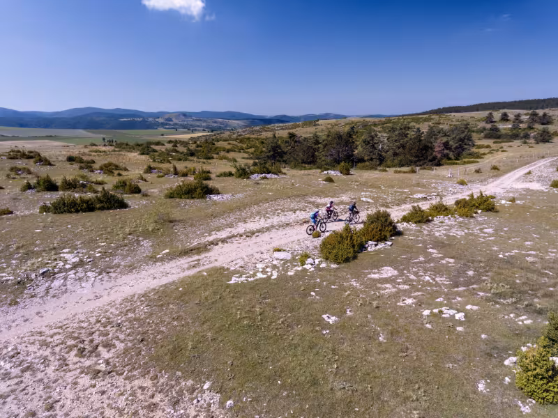 À VTT sur les chemins du Causse Méjean