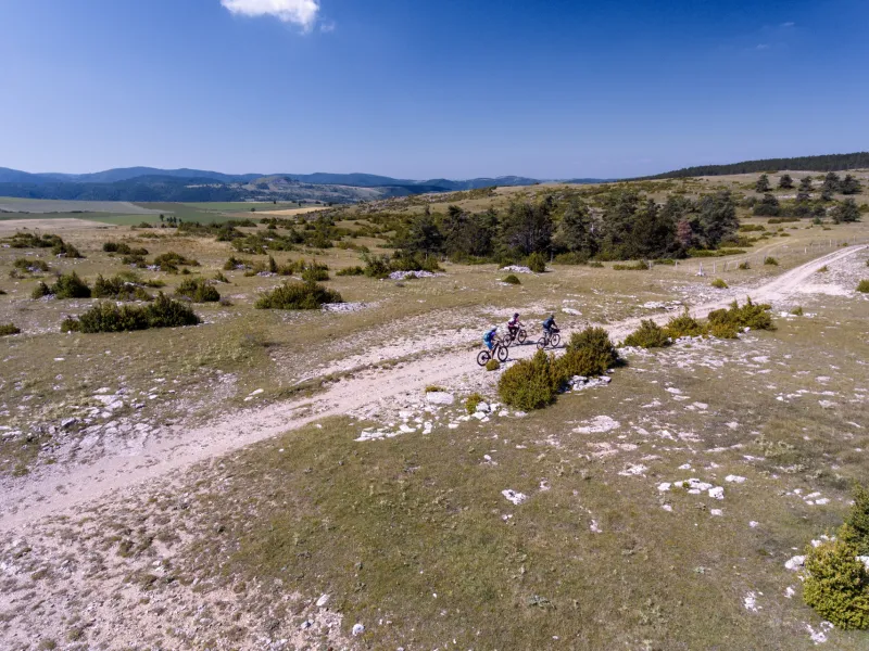 À VTT sur les chemins du Causse Méjean