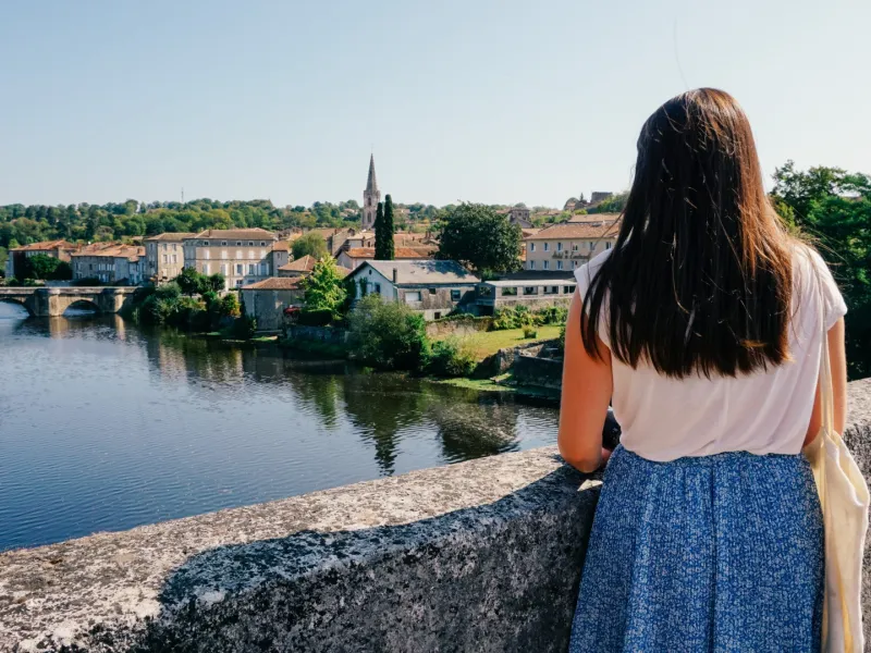 Vue du vieux pont à Confolens