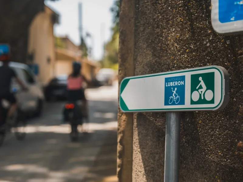 Cucuron balisage autour du Luberon à vélo