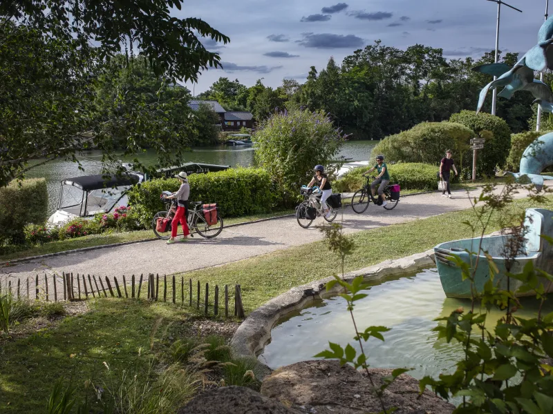 En bord de Seine à vélo sur la Promenade Bleue
