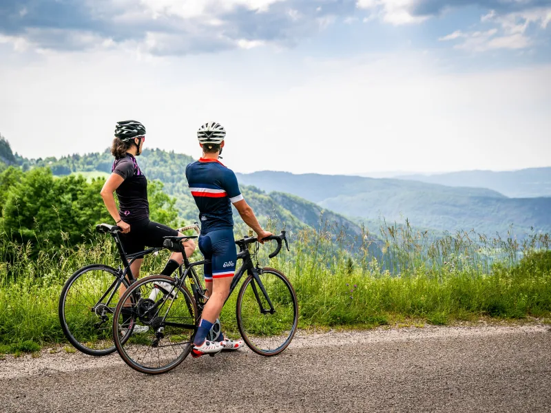 Cyclos dans la montée de la Recula - Combe de Laisia