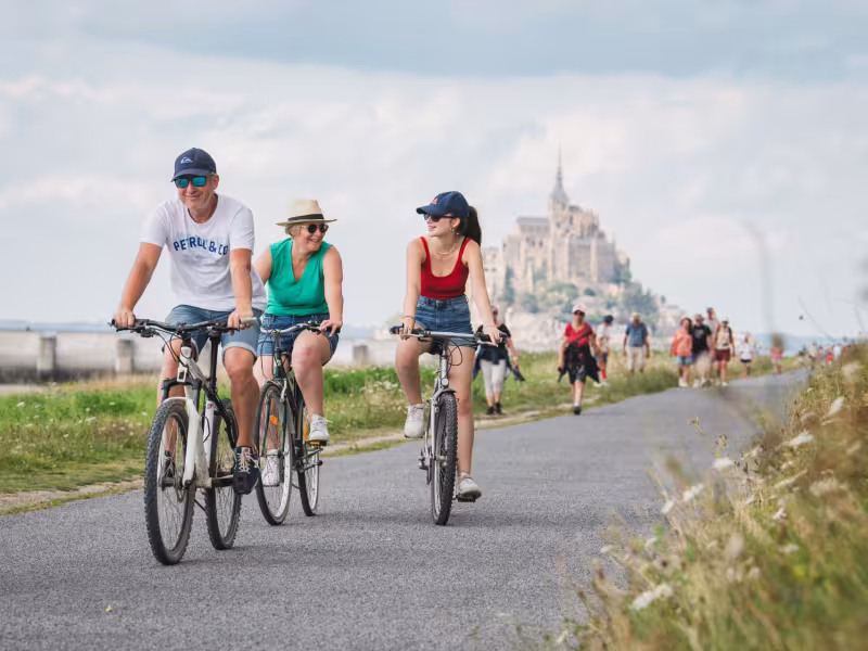 Départ à vélo du Mont Saint-Michel