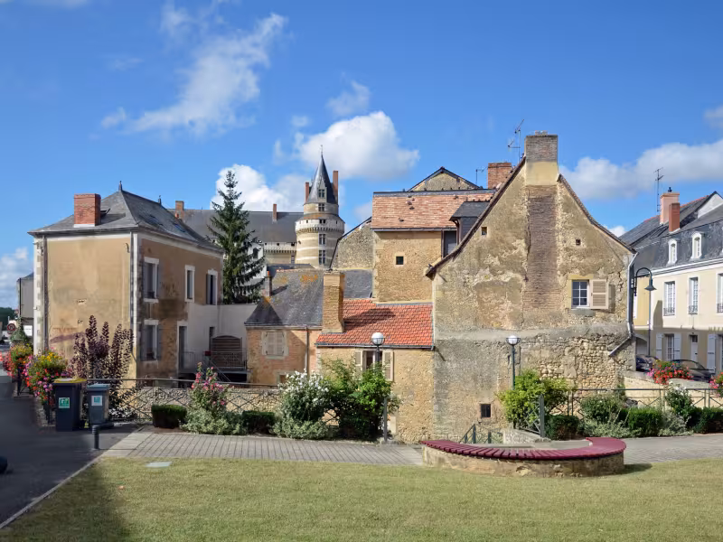 Durtal et son château sur la Vallée du Loir à vélo