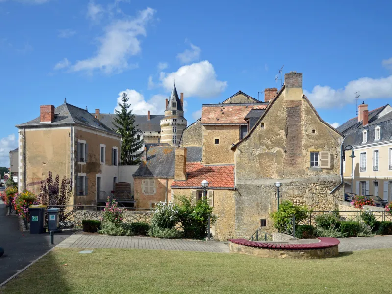 Durtal et son château sur la Vallée du Loir à vélo