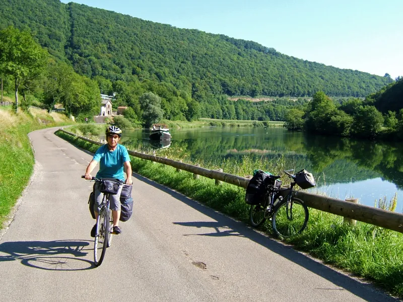 L'euroVelo 6 sur les rives du Doubs