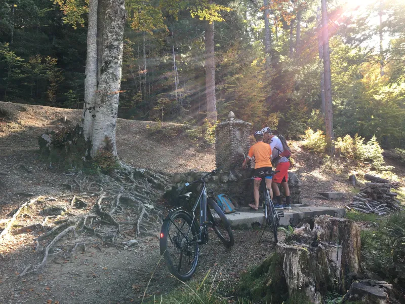 Fontaine sur la route du col de Verde