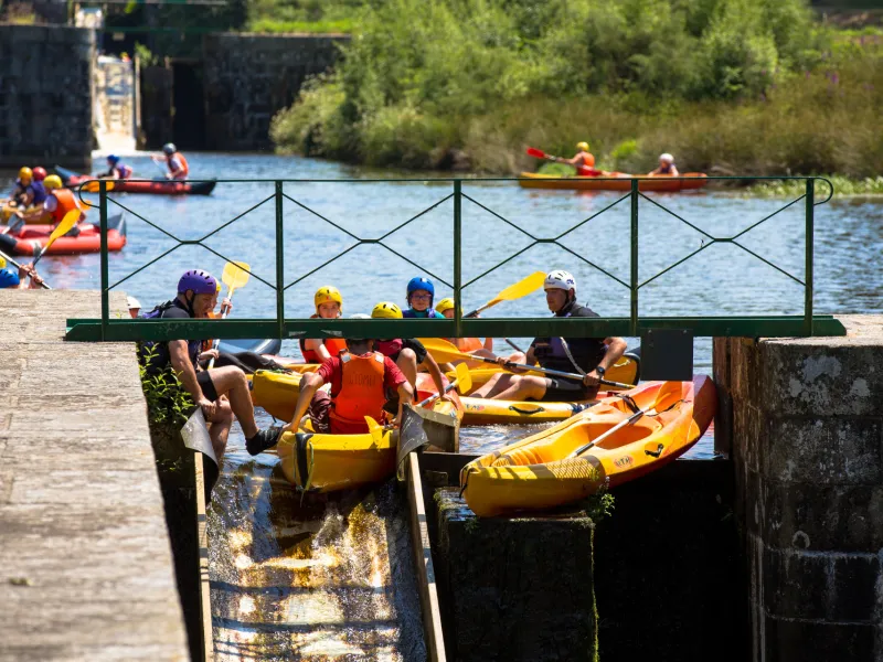 Kayak et écluse sur le Canal de Nantes à Brest