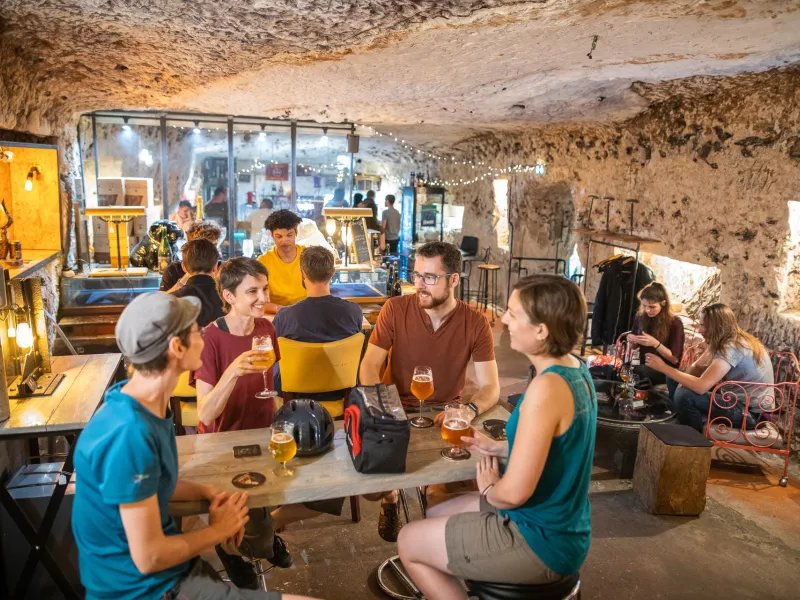 Pause à la grotte à bière à La Roche-Guyon