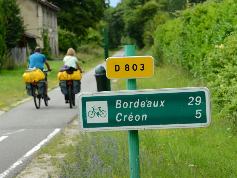 Piste cyclable Roger Lapébie entre Bordeaux à Sauveterre