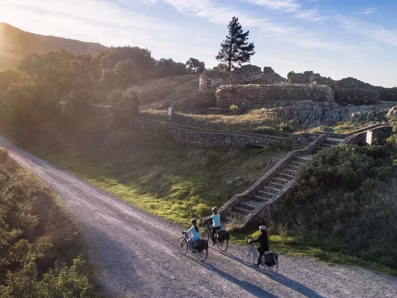 Aux abords du Perthus à vélo