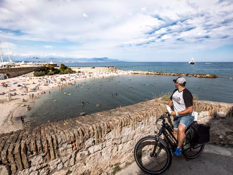 Vue sur la mer Méditerranée à Antibes