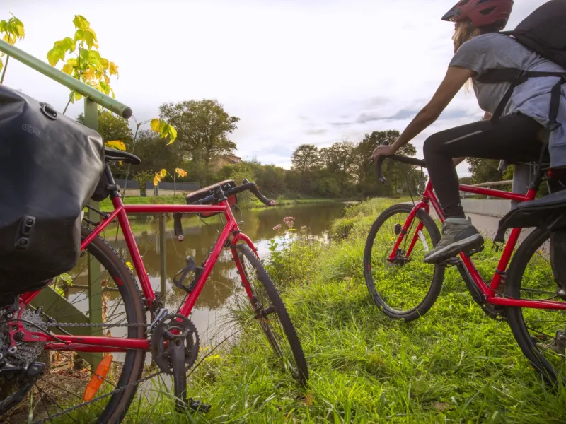 Cyclistes sur l'EuroVelo 6 entre Montceau-les-Mines et Blanzy