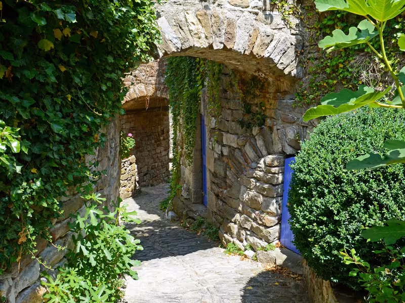 Naves, village de caractère - Les Vans