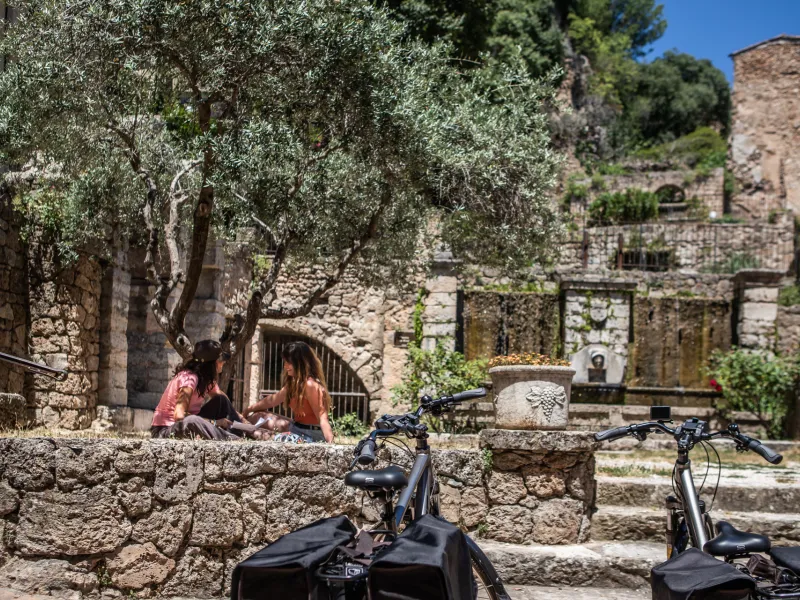 Pause dans le village de Barjols