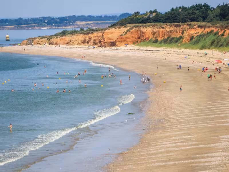 Plage de la mine d'Or à Penestin