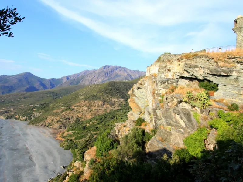 Plage et tour de Nonza