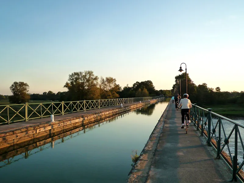 Pont-canal de Digoin à vélo - EuroVelo 6