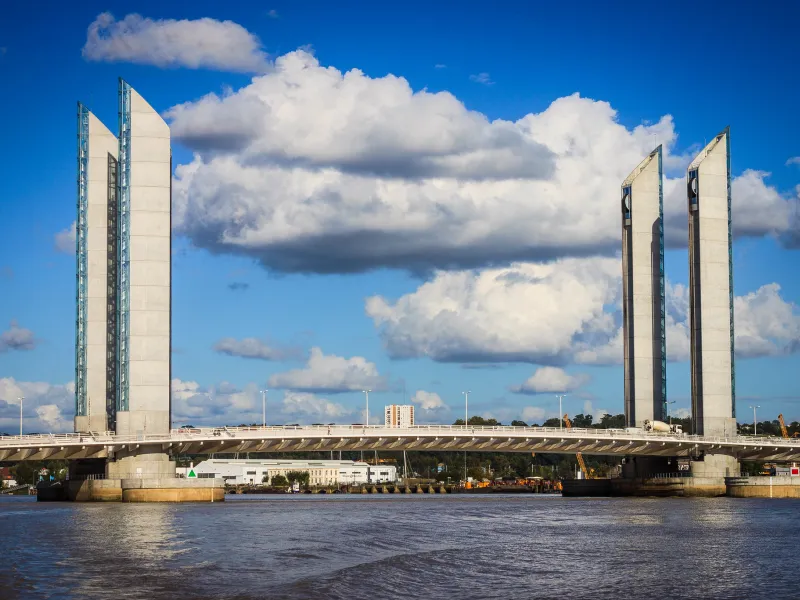 Pont levant Chaban-Delmas à Bordeaux