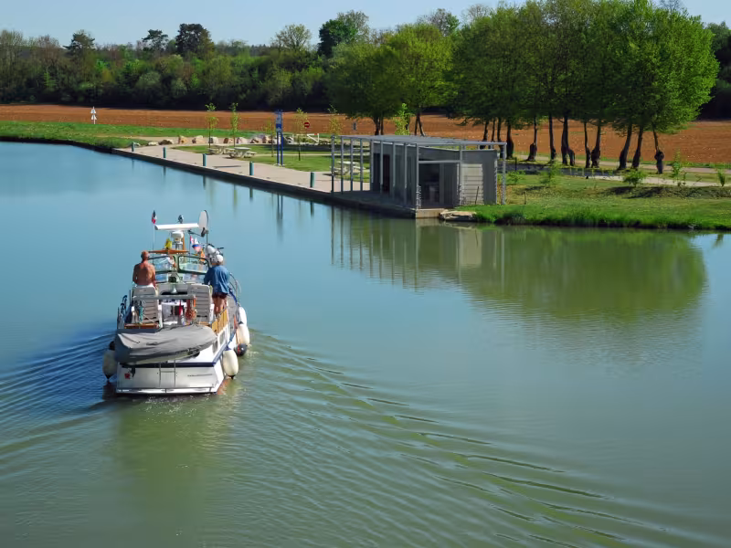 Port de Cusey - canal entre Champagne et Bourgogne