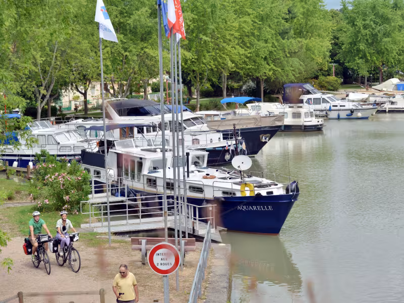 Sur le port de Montech