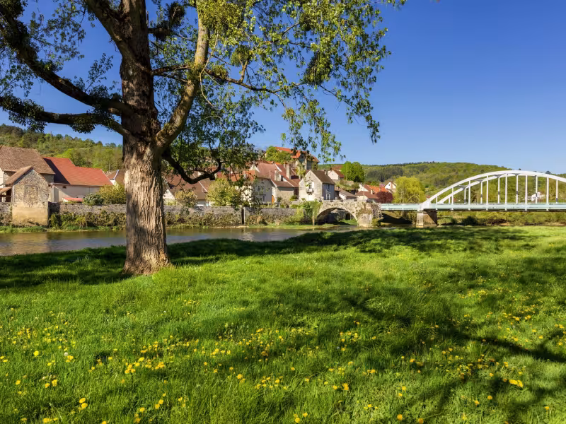 Port Lesney sur la vallée de la Loue
