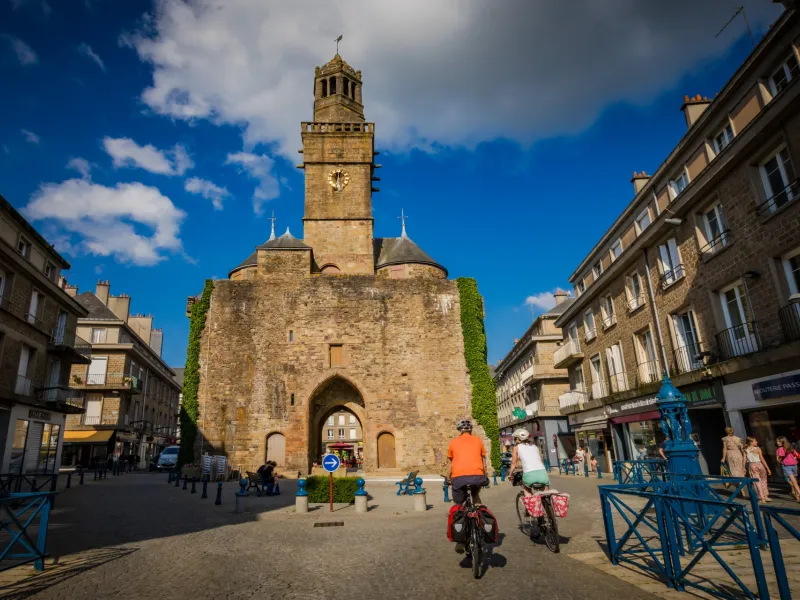 Porte horloge à Vire