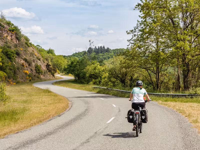 Le long des gorges de la Loire à vélo vers Saint-Priest la Roche