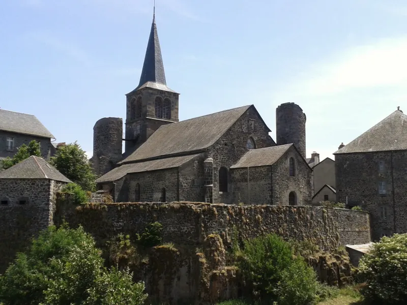 Les remparts d'Allanche