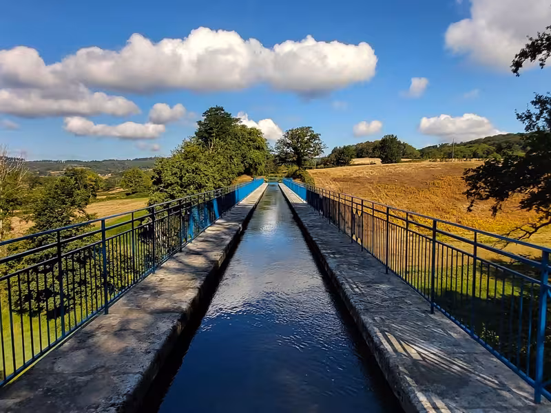 Nuage au-dessus de l'aqueduc de la rigole d'Yonne