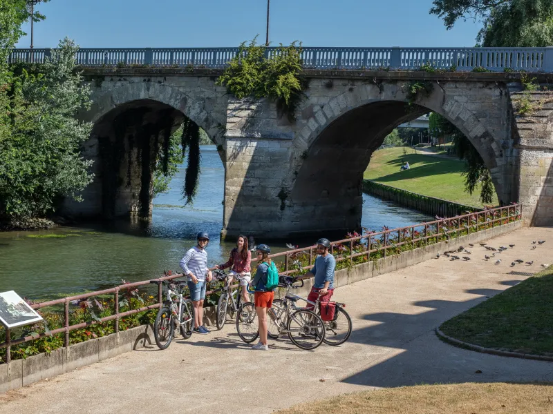 La Seine à Vélo à l'ancien pont de Poissy