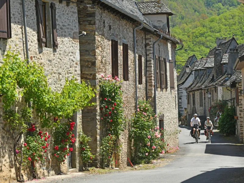 Dans St-Parthem cyclistes sur la Vallée du Lot à vélo