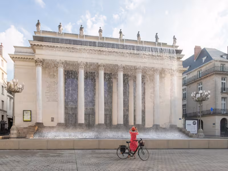 Le théâtre Graslin à Nantes transformée en cascade géante