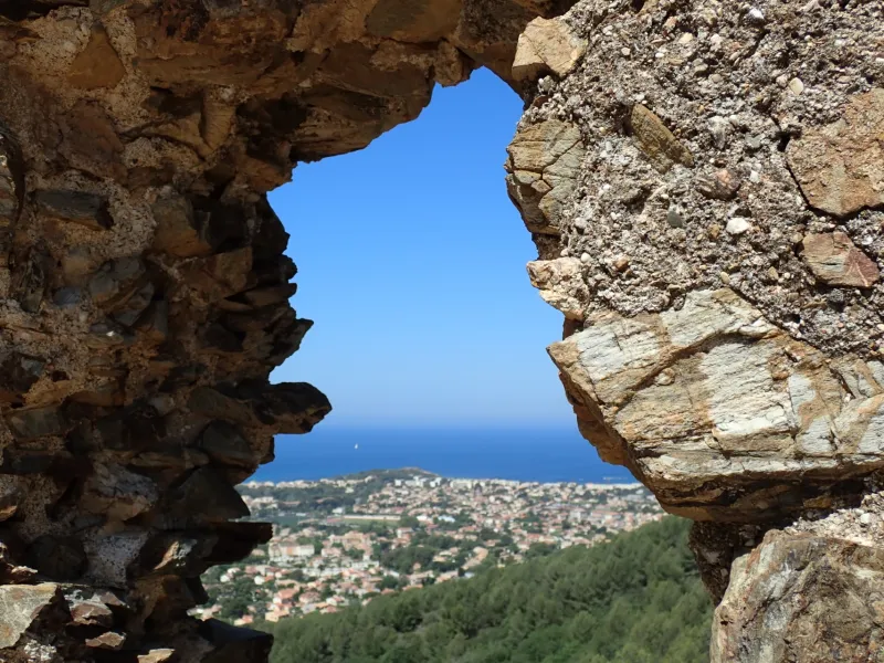 Tour hexagonale à Six-Fours