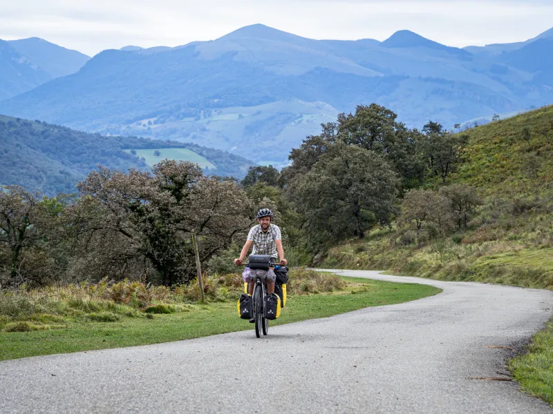Dans les montagnes pyrénéennes à vélo