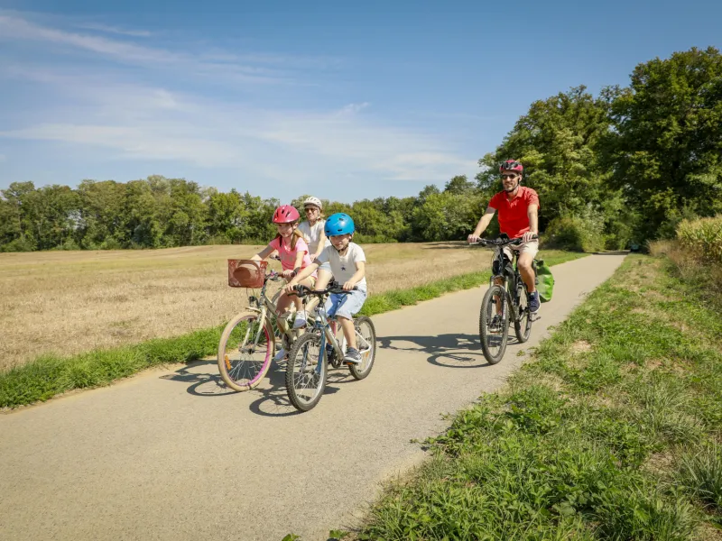 À vélo avec les enfants sur la Voie Bressane