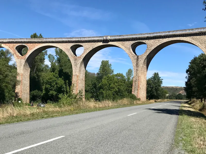 Viaduc sur la Loire entre Balbigny et Roanne