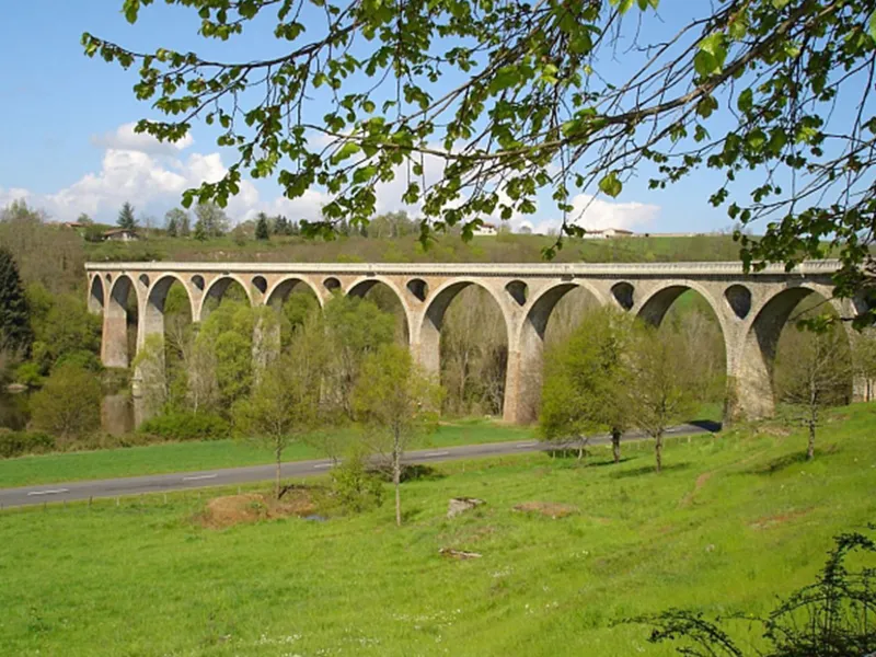 Passage de la Véloire sur un viaduc