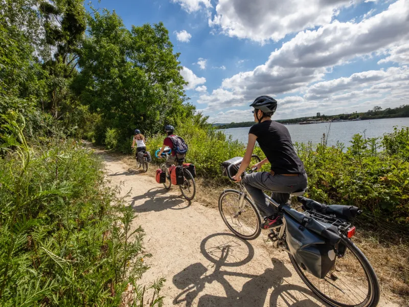 Sur la voie verte à vélo à Port-Ilon