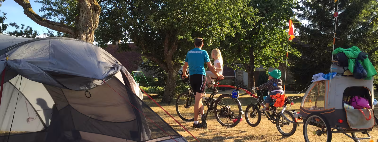 En famille à vélo sur le Canal de Bourgogne