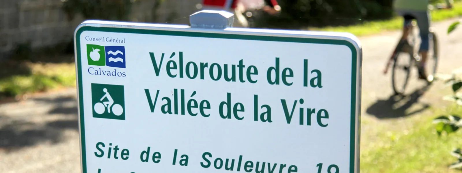 Panneau de la véloroute de la Vallée de la Vire - Tour de Manche