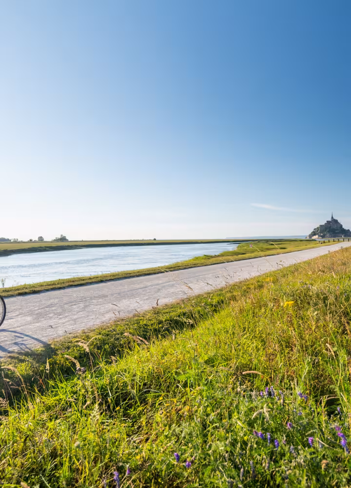 Arrivée à vélo au Mont-Saint-Michel