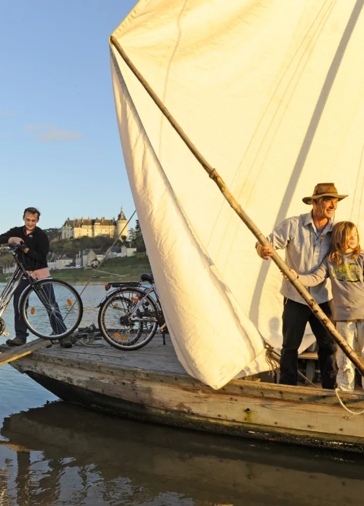 Balade en toue sur la Loire - embarquement des vélos