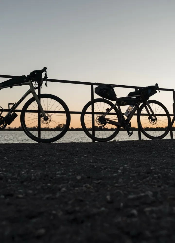 Coucher de soleil sur ViaRhôna à Port Saint Louis du Rhône - Gravel