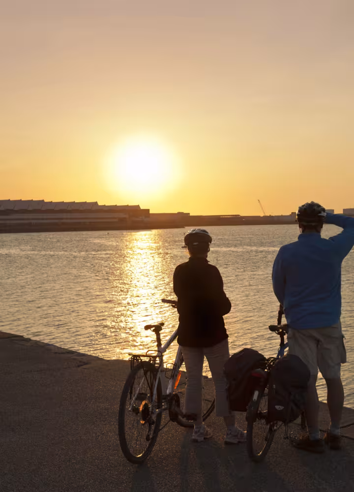 Coucher de soleil sur la plage de Cherbourg - Tour de Manche