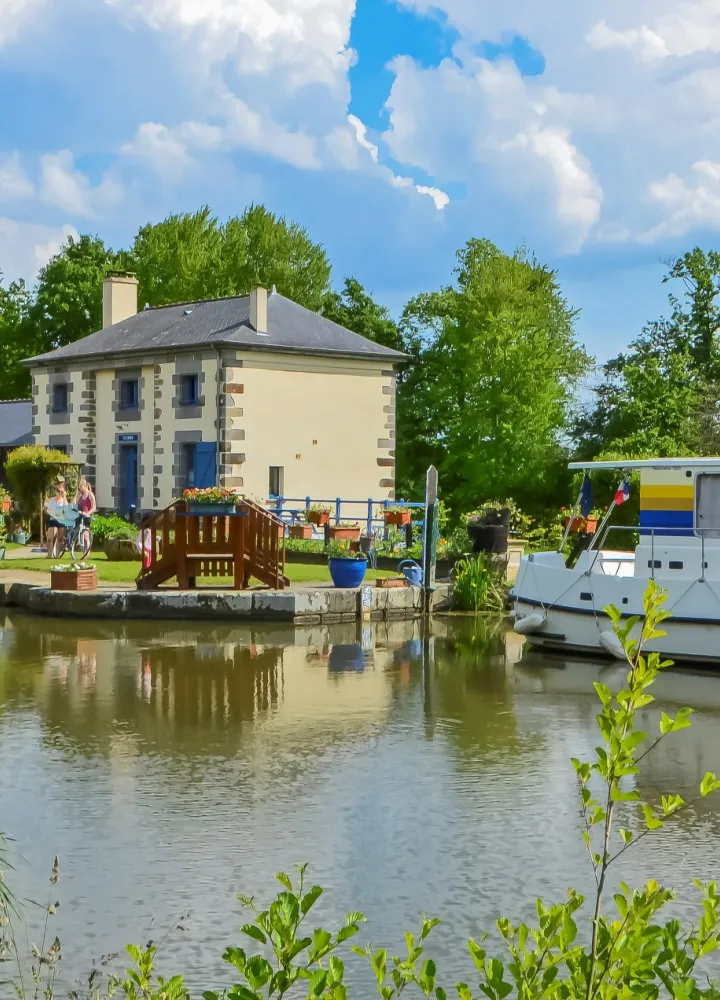 Balade à vélo sur le long des voies vertes, la Ville Morin à Guipel