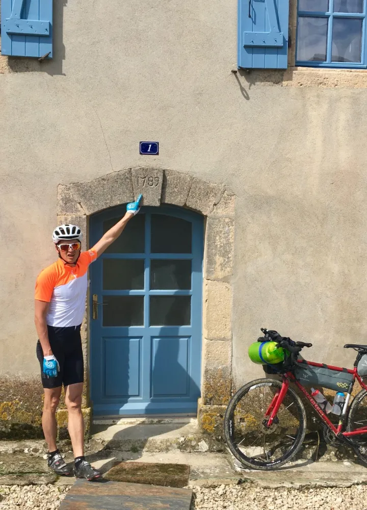 Ecluse le long du canal des 2 mers à vélo