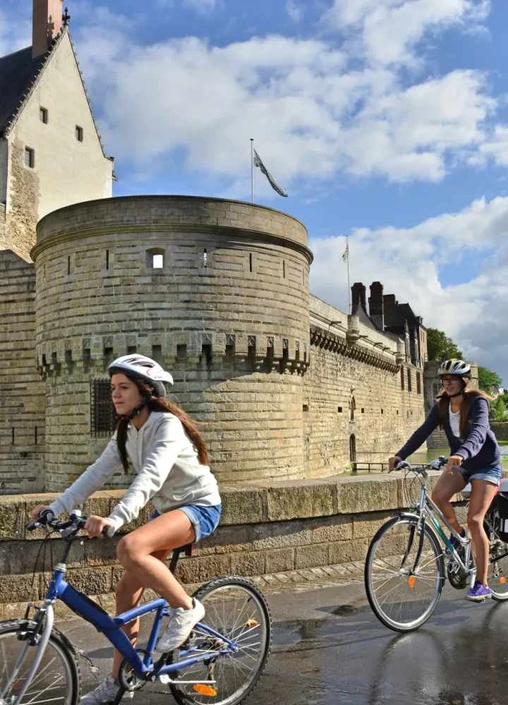 A vélo devant Nantes et son château