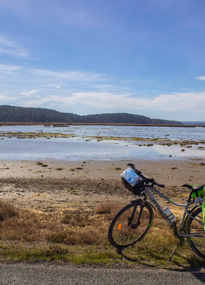 Panorama sur un étang - Méditerranée à vélo