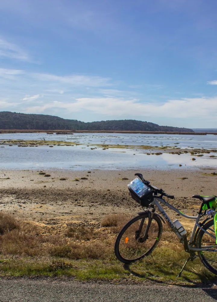 Panorama sur un étang - Méditerranée à vélo
